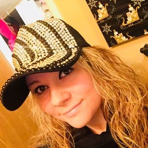 Meet your Posher, Crystal